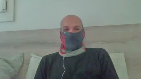 Scarf guy online show from December 18, 9:25 am