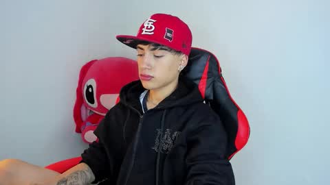 Thiago online show from November 24, 4:08 pm