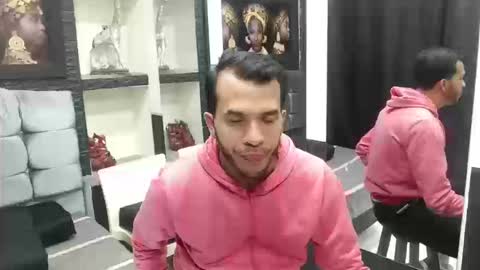Snapshot of thiago_hairy chatting on October 18, 3:00 am thiago_hairy online show from October 18, 3:00 am