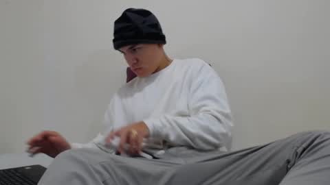 Thiago independent model online show from January 8, 8:06 am