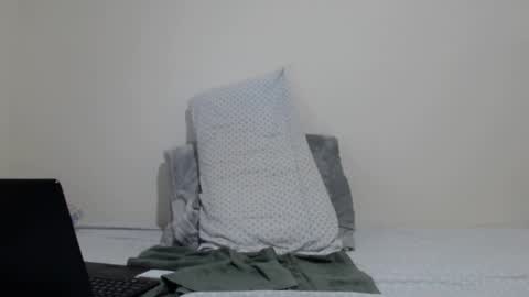 Thiago independent model online show from December 18, 9:51 pm