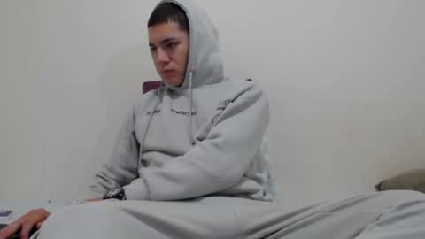 Thiago independent model online show from January 7, 8:15 am