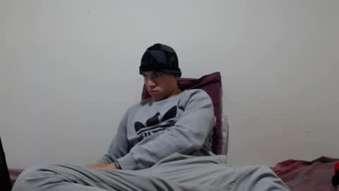 Thiago independent model online show from December 17, 9:50 am