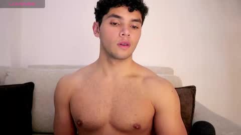 Just Thiago  online show from March 3, 1:49 am