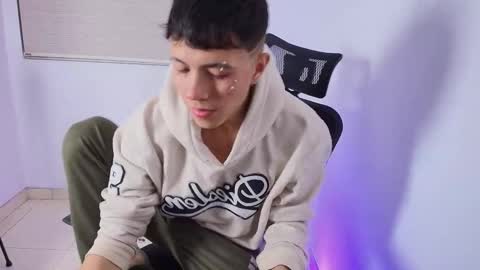 thiago_n_sam online show from October 2, 6:06 am