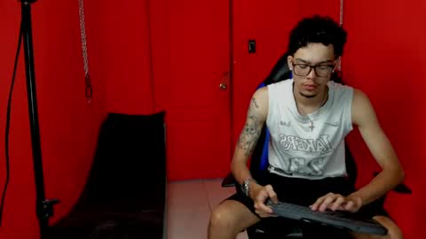 Thiago online show from April 15, 7:58 pm