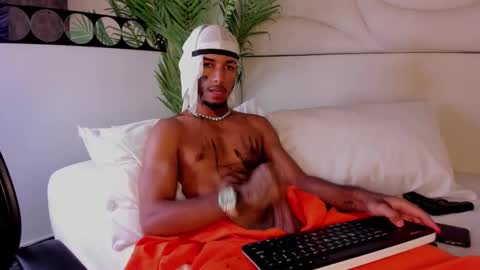 ThiagoFerreti online show from October 31, 8:34 pm