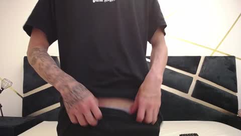 Thiago   online show from February 8, 12:39 pm