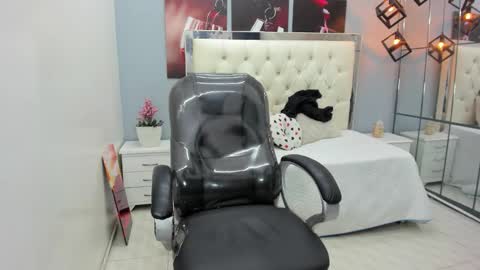  THIAGO COLLINS  online show from March 8, 2:04 am