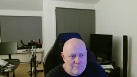 thomas315627 online show from April 1, 9:45 pm