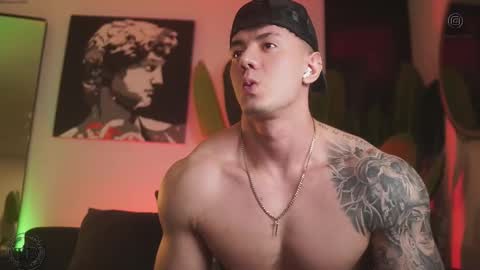 Thomas Falcon online show from December 19, 1:02 am