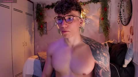 Thomas Grey online show from December 23, 12:41 am