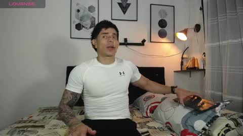 thomas_hot369 online show from April 7, 1:16 am