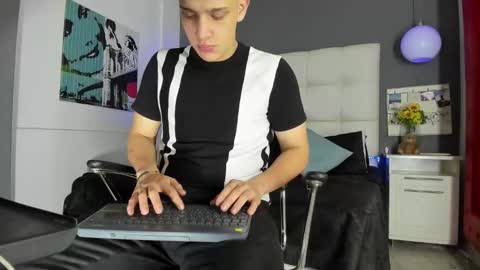 ---Thomas--- online show from March 8, 3:59 am