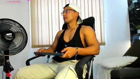  T H O M A S online show from November 25, 1:02 pm