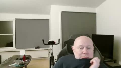 thomash32 online show from November 10, 9:31 pm