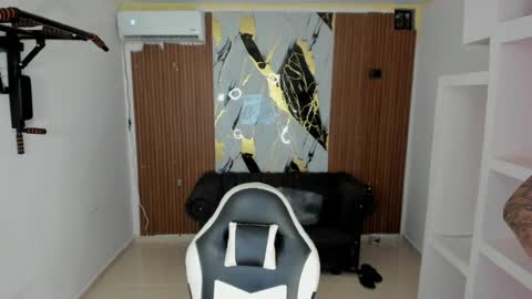 thomson_hot01 online show from March 27, 5:55 am