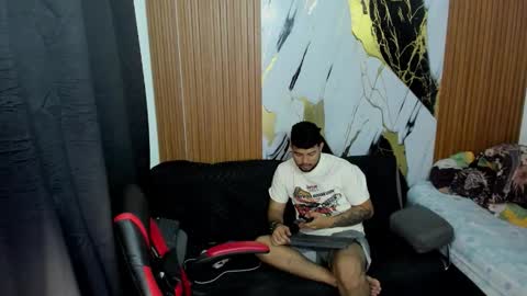 thomson_hot01 online show from January 13, 5:01 am