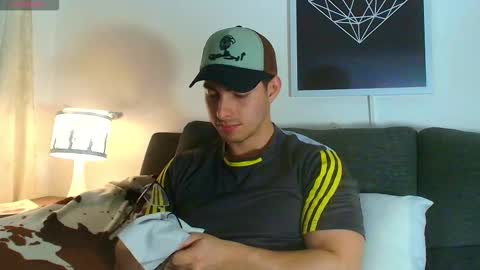 thomylov online show from November 30, 2:57 am