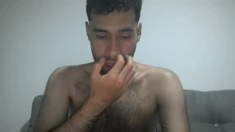 Snapshot of throwawayyourgun chatting on March 6, 10:47 pm Luka online show from March 6, 10:47 pm