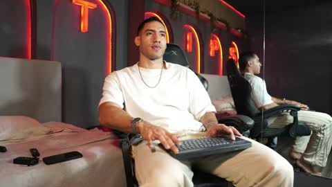 Tian Brooks online show from March 8, 3:21 am