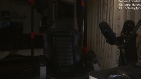 Snapshot of tickle_my_pickle07 chatting on December 29, 5:44 pm tickle_my_pickle07 online show from December 29, 5:44 pm