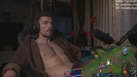 Snapshot of tickle_my_pickle07 chatting on December 7, 2:13 pm tickle_my_pickle07 online show from December 7, 2:13 pm