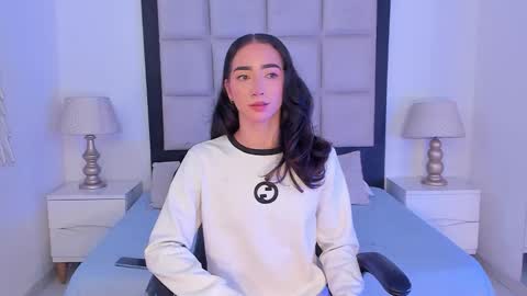 Thomm  Independent Model online show from January 8, 4:07 am