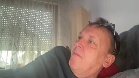 Tom online show from February 10, 4:01 pm