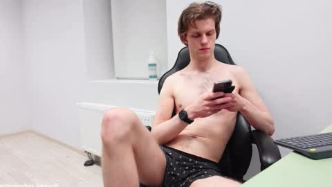 tom online show from November 30, 2:57 am