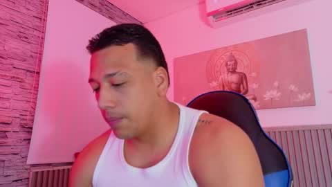 Tom muscle1 online show from December 20, 12:12 pm