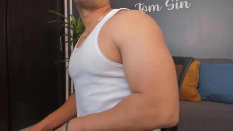 Tom Sin online show from February 13, 7:10 pm