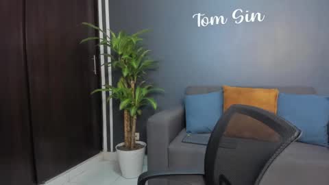 Tom Sin online show from February 4, 7:11 pm