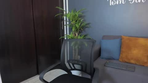 Tom Sin online show from January 25, 7:07 pm