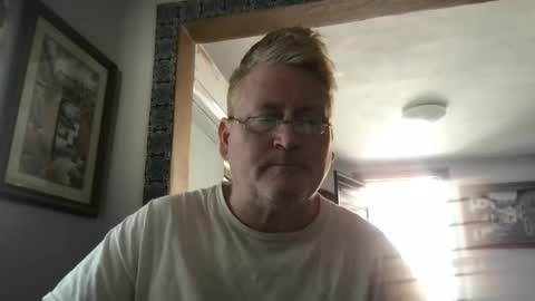 Snapshot of tomascausa chatting on February 12, 6:19 pm Hola online show from February 12, 6:19 pm