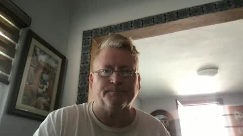 Snapshot of tomascausa chatting on February 4, 7:00 pm Hola online show from February 4, 7:00 pm