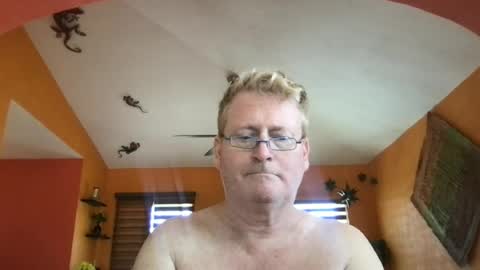 Hola online show from June 18, 9:09 pm