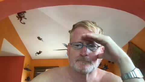 Snapshot of tomascausa chatting on September 19, 6:52 pm Hola online show from September 19, 6:52 pm