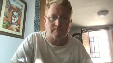 Snapshot of tomascausa chatting on December 10, 8:49 pm Hola online show from December 10, 8:49 pm