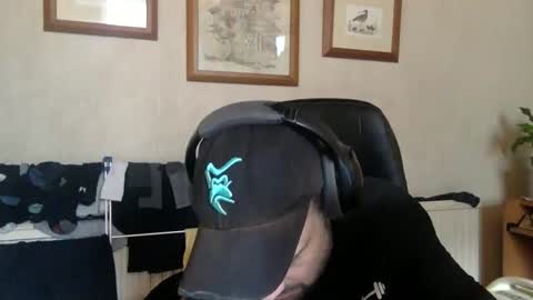 tomf1982 online show from March 22, 2:33 pm