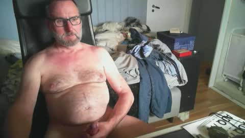 Snapshot of tommy_en chatting on September 12, 1:00 pm tommy_en online show from September 12, 1:00 pm