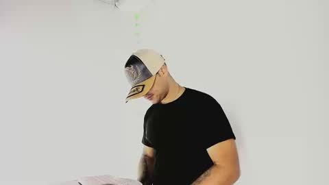 tommy_sccott online show from September 24, 11:25 pm