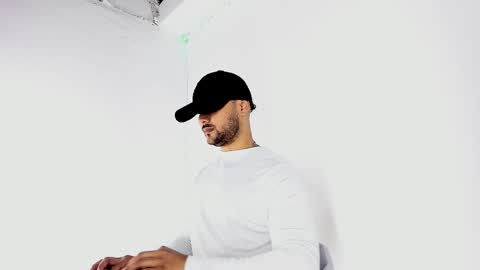 tommy_sccott online show from September 13, 1:06 am