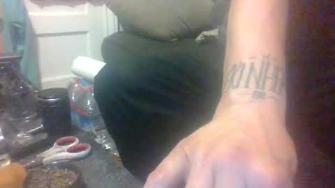 tommygunnzzz131143 online show from May 18, 2:56 pm