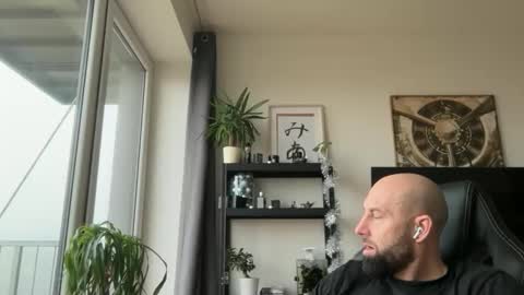 Thomas Fit online show from December 14, 9:27 am