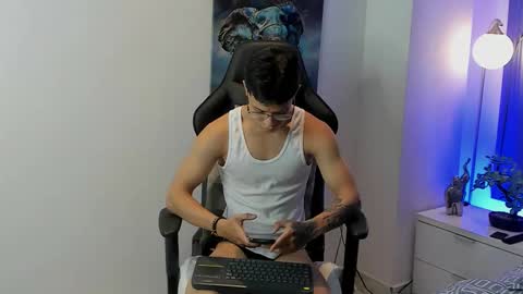 tony_petrov online show from January 10, 4:17 am