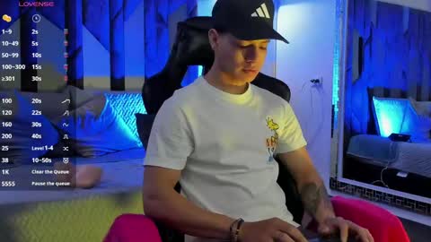 tony_petrov online show from May 18, 7:36 am