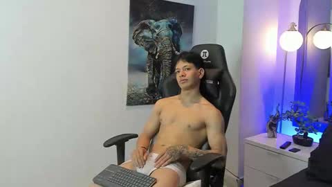 tony_petrov online show from December 3, 3:40 pm