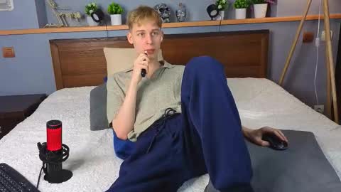 Max online show from February 7, 10:00 am