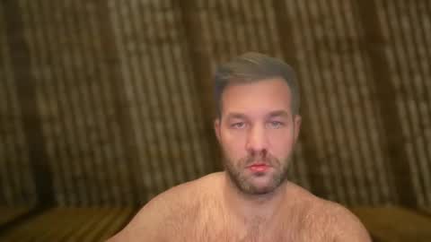 trakaiss online show from November 27, 8:01 pm